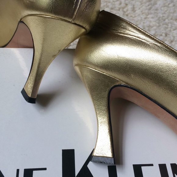 Anne Klein Gold Leather Heels - Picture 4 of 8